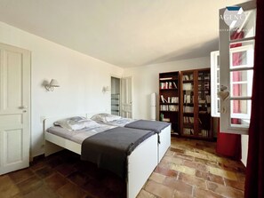 3 chambres, fer et planche à repasser, lit parapluie, Wi-Fi gratuit