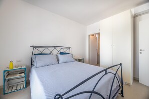 3 chambres, fer et planche à repasser, lit parapluie, Wi-Fi gratuit