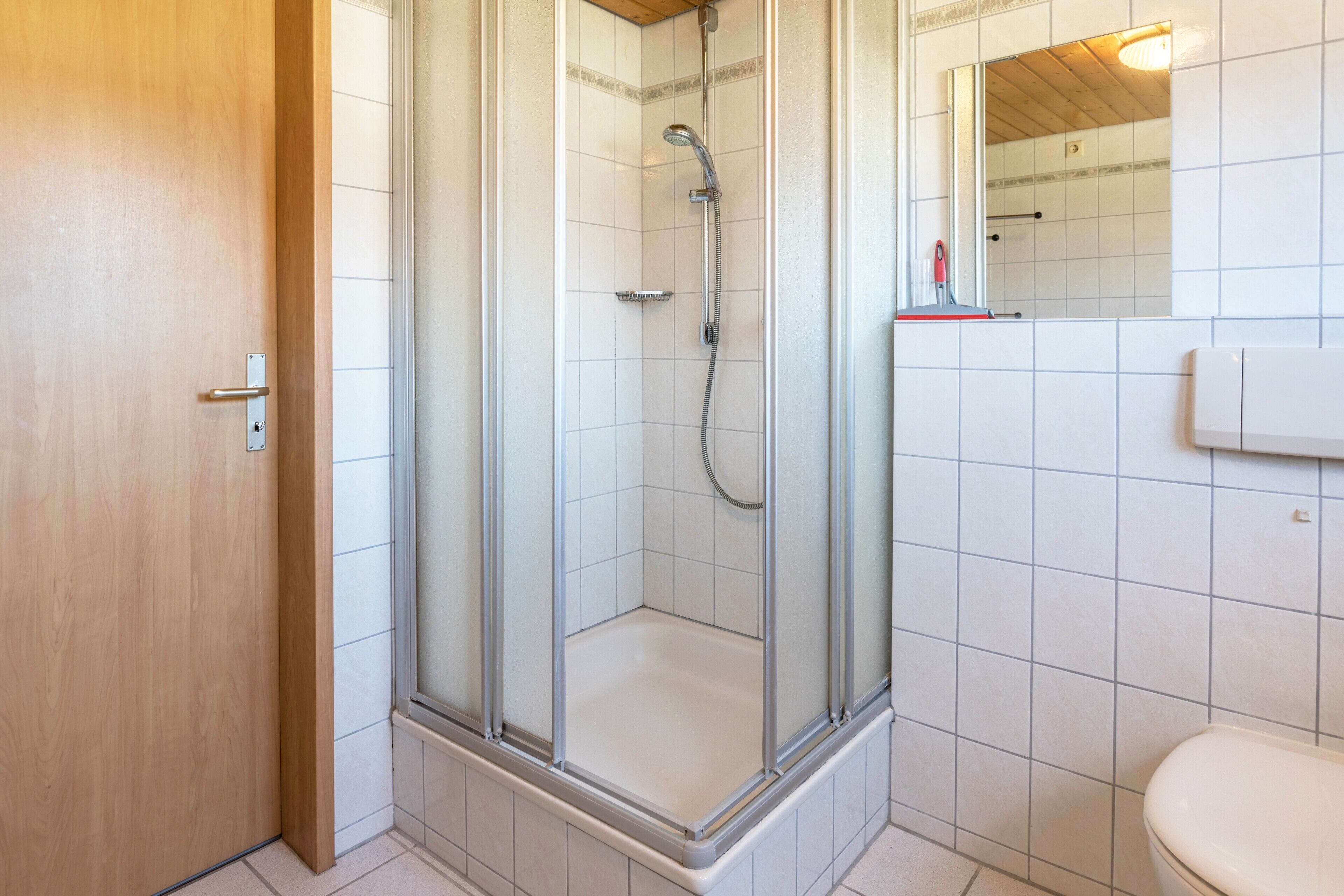 Regadera, secadora de cabello, toallas 