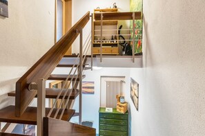 Interior - Cosy Apartment “Rosengarten” close to Lake Constance with Wi-Fi, Terrace & Garden (Gaienhofen)