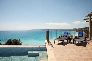 Piscine à débordement