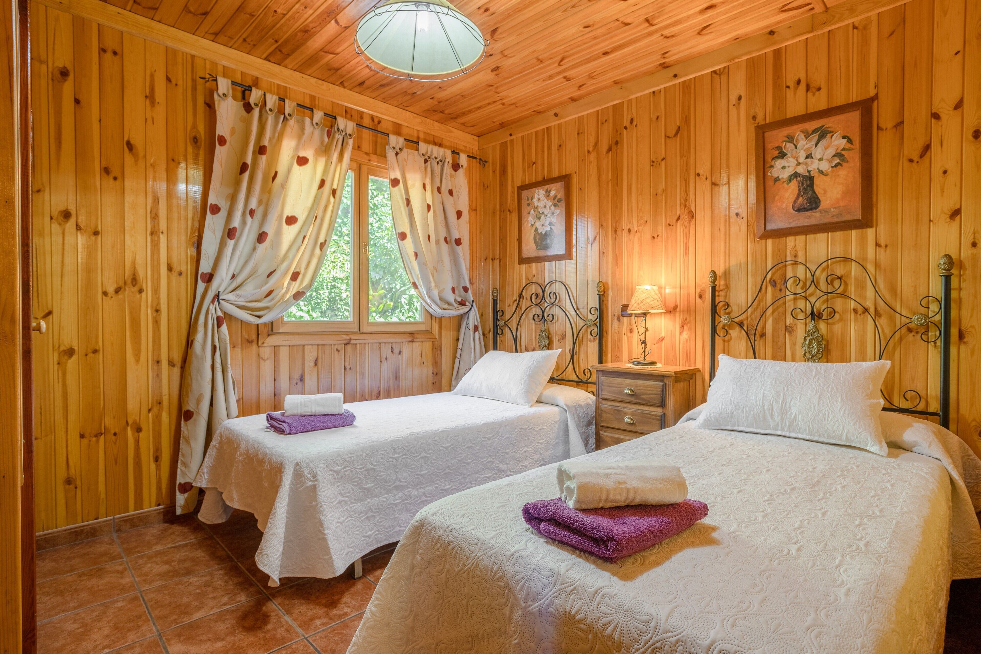 4 bedrooms, iron/ironing board, free WiFi, bed sheets