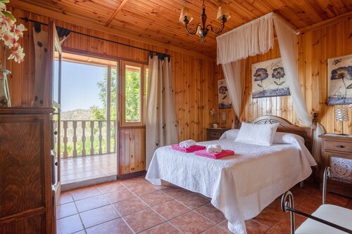 Charming Holiday Home “Las Olivas” with Balcony, Pool & WiFi; Parking Available