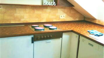 Fridge, microwave, stovetop, dishwasher
