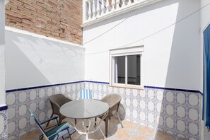 Outdoor dining - Apartment 'Valle De Abdalajis' with Private Terrace and Wi-Fi (Valle de Abdalajís)