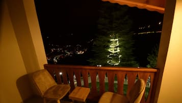 Economy Double Room, City View | Peralatan tempat tidur premium, katil Select Comfort, meja, cadar katil