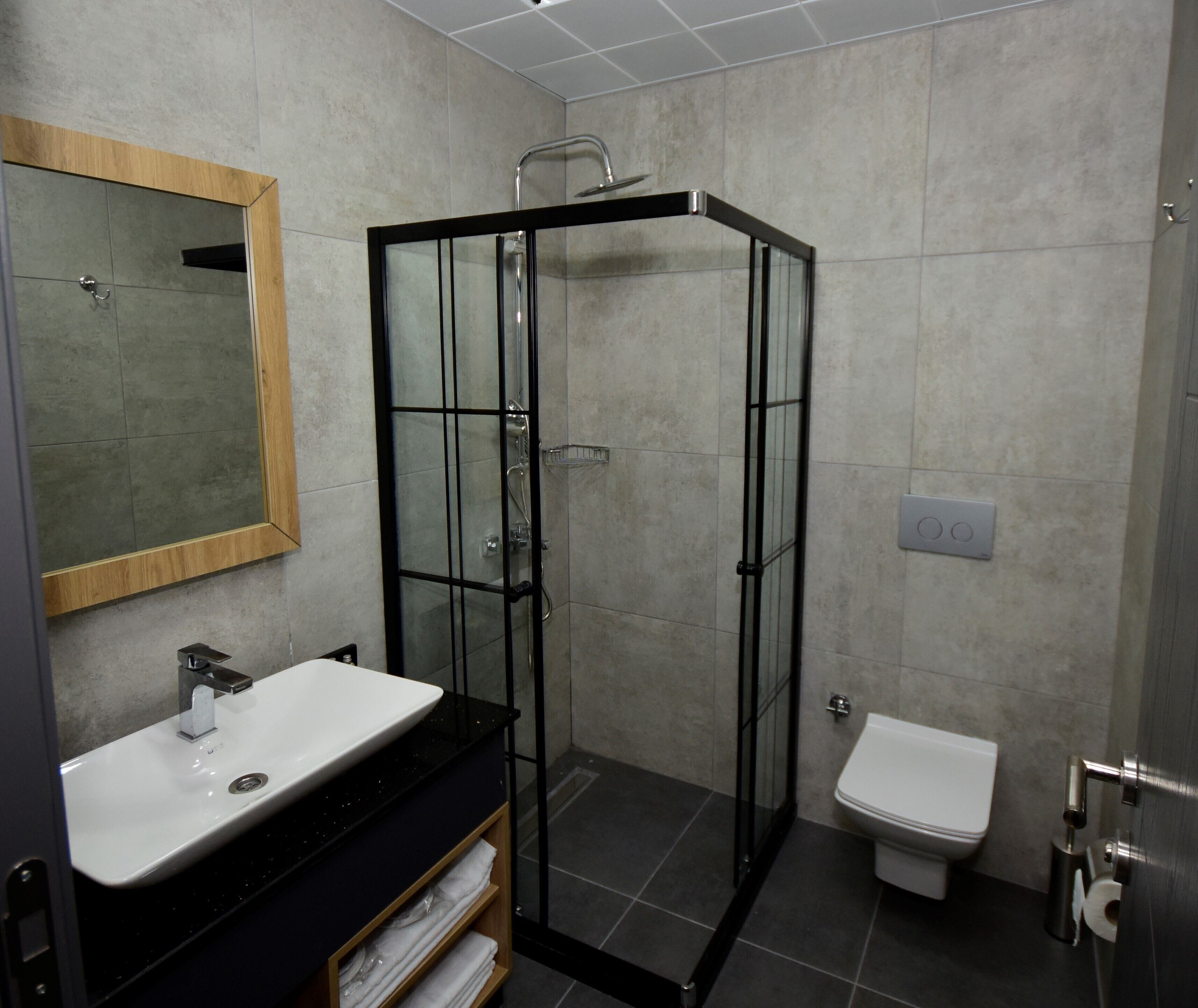 deluxe room, balcony | bathroom | shower, free toiletries, hair dryer, towels