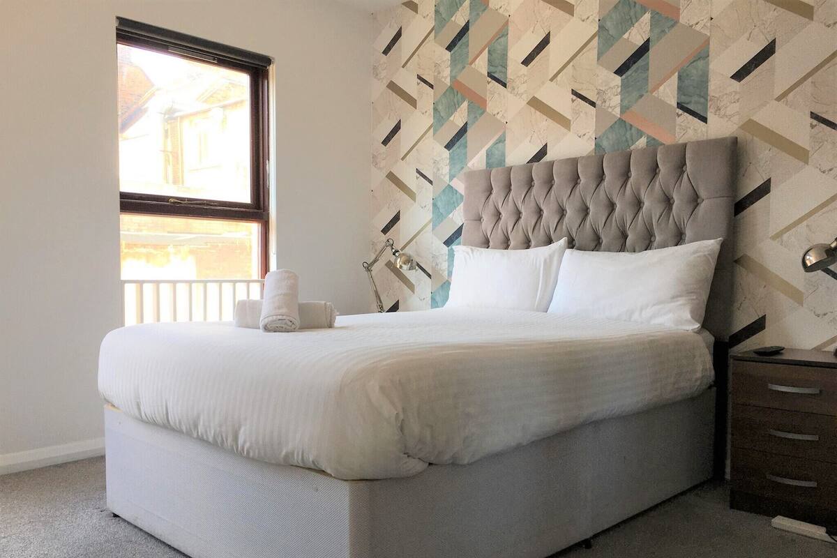 Double Room, Shared Bathroom (104) | WiFi (free), bed sheets