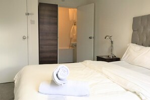 Free WiFi, bed sheets - The Residence - ApartHotel (London)