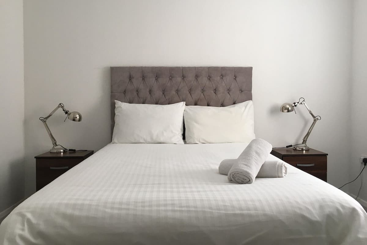Double Room, Private Bathroom (102) | WiFi (free), bed sheets
