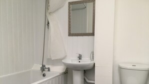 Bathroom sink - The Residence - ApartHotel (London)