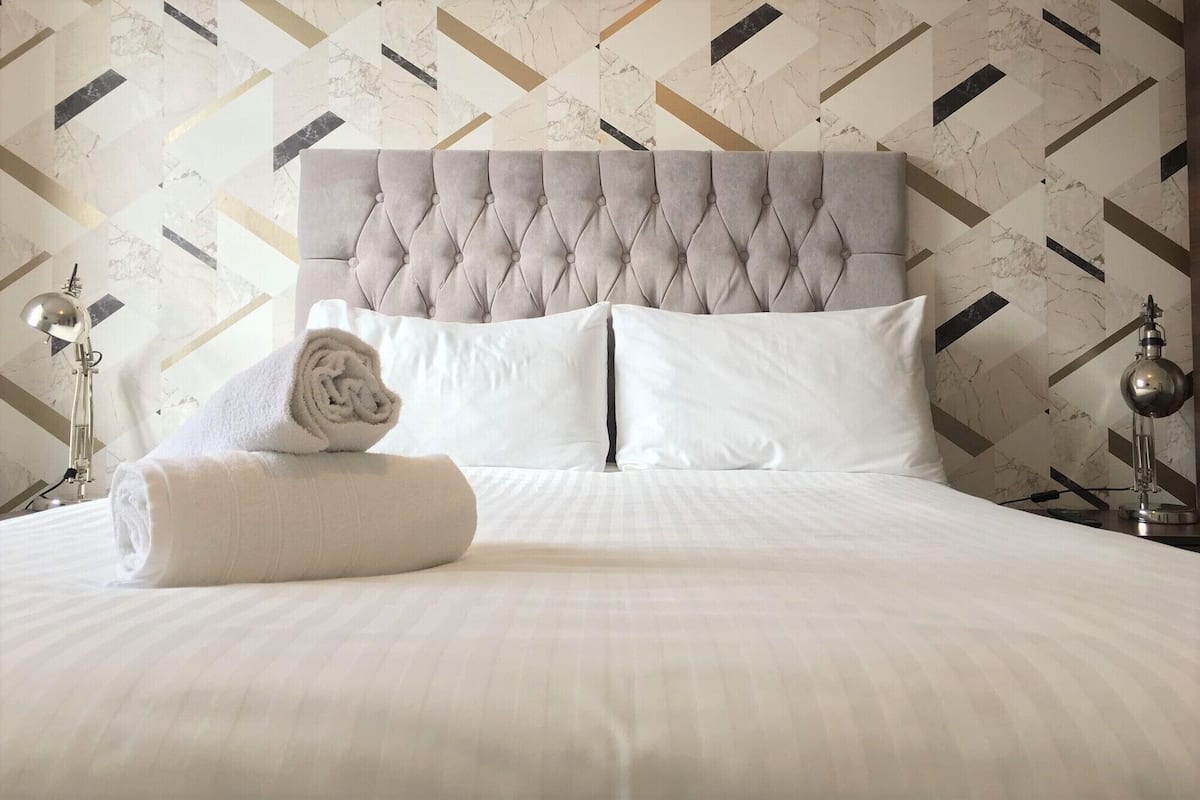 Double Room, Private Bathroom (205) | WiFi (free), bed sheets