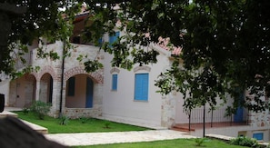 المنشأة من الخارج