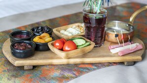 Tägliches inbegriffenes kontinentales Frühstück