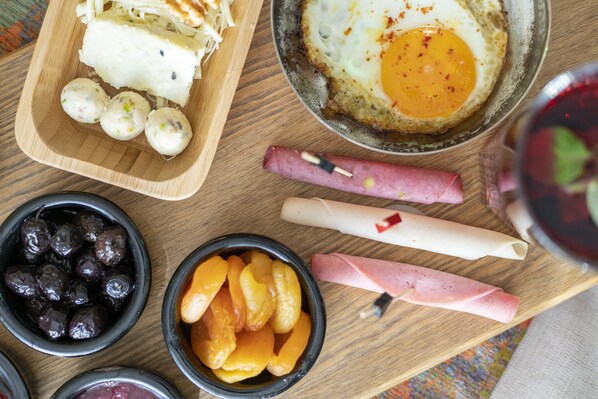 Breakfast meal - Sunolus Vineyard House (Kocasinan)