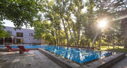 Sunolus Vineyard House