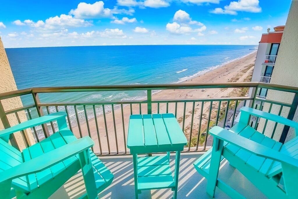 GORGEOUS DIRECT OCEANFRONT CONDO MYRTLE BEACH - PET FRIENDLY GREAT VIEWS !!