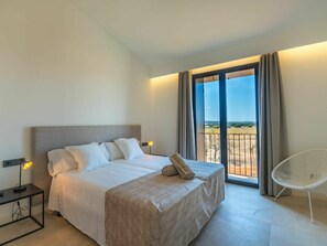 4 habitaciones, tabla de planchar con plancha y cuna de viaje 