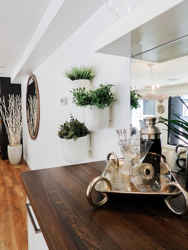 Lakefront Haven - Downtown Kelowna!  