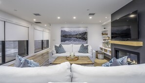 Télévision, cheminée