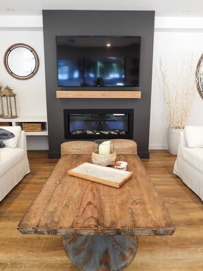 Télévision, cheminée