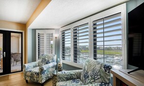 Living area - Marlin Quay 311, two bedroom, two bathroom, channel views (Garden City Beach)