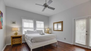 3 bedrooms, iron/ironing board, WiFi, bed sheets - Parking & Shared Pool - Casa Key West (Key West)