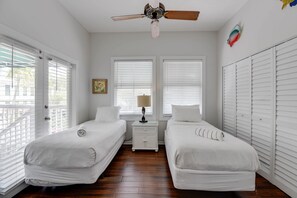 3 habitaciones, tabla de planchar con plancha, wifi y ropa de cama 