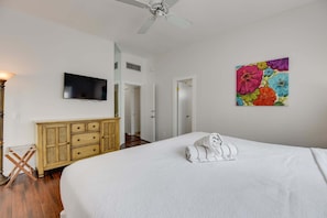 3 bedrooms, iron/ironing board, WiFi, bed sheets - Parking & Shared Pool - Casa Key West (Key West)