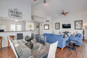 Dining - Parking & Shared Pool - Casa Key West (Key West)
