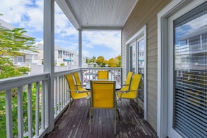 Outdoor dining - Parking & Shared Pool - Casa Key West (Key West)