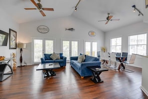 TV - Parking & Shared Pool - Casa Key West (Key West)