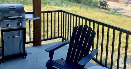 Adventure Awaits: Ski-In/Out Retreat with Spa, Steps from Schweitzer Village!