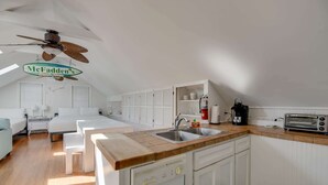 Kaffetrakter/tekoker, kjøleskap, mikrobølgeovn og ovn