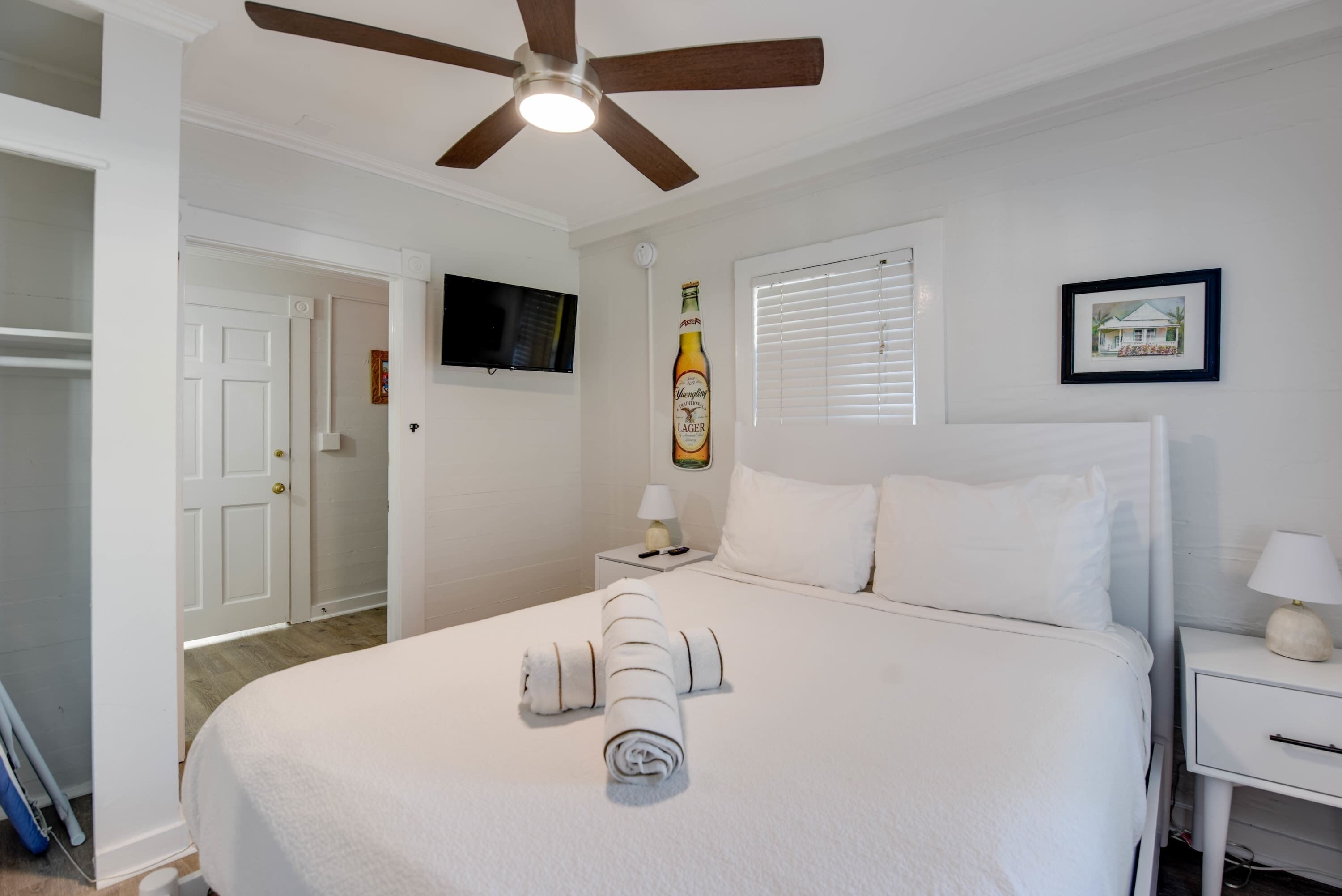 3 habitaciones, tabla de planchar con plancha, wifi y ropa de cama 
