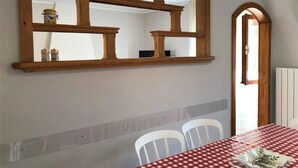 Apartment, 3 Bedrooms | In-room dining - Casa Beatrice (Premosello Chiovenda)