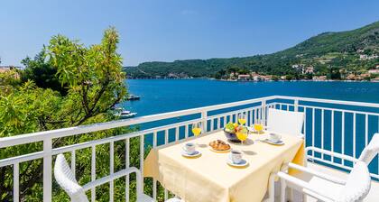Sunny apartment- Quiet and relaxing seafront apartment 10 minutes from Dubrovnik
