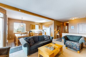 Fernseher, Kamin, DVD-Player, Bücher