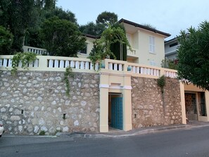 Exterior - Beautiful villa  in Saint-Jean-Cap Ferrat with panoramic sea views. (Saint-Jean-Cap-Ferrat)