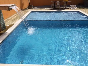 Outdoor pool, pool loungers - Chalés Porto Seguro (São Sebastião)