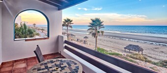 Paradise Villas #2: Beachfront bliss with endless ocean views and pool access