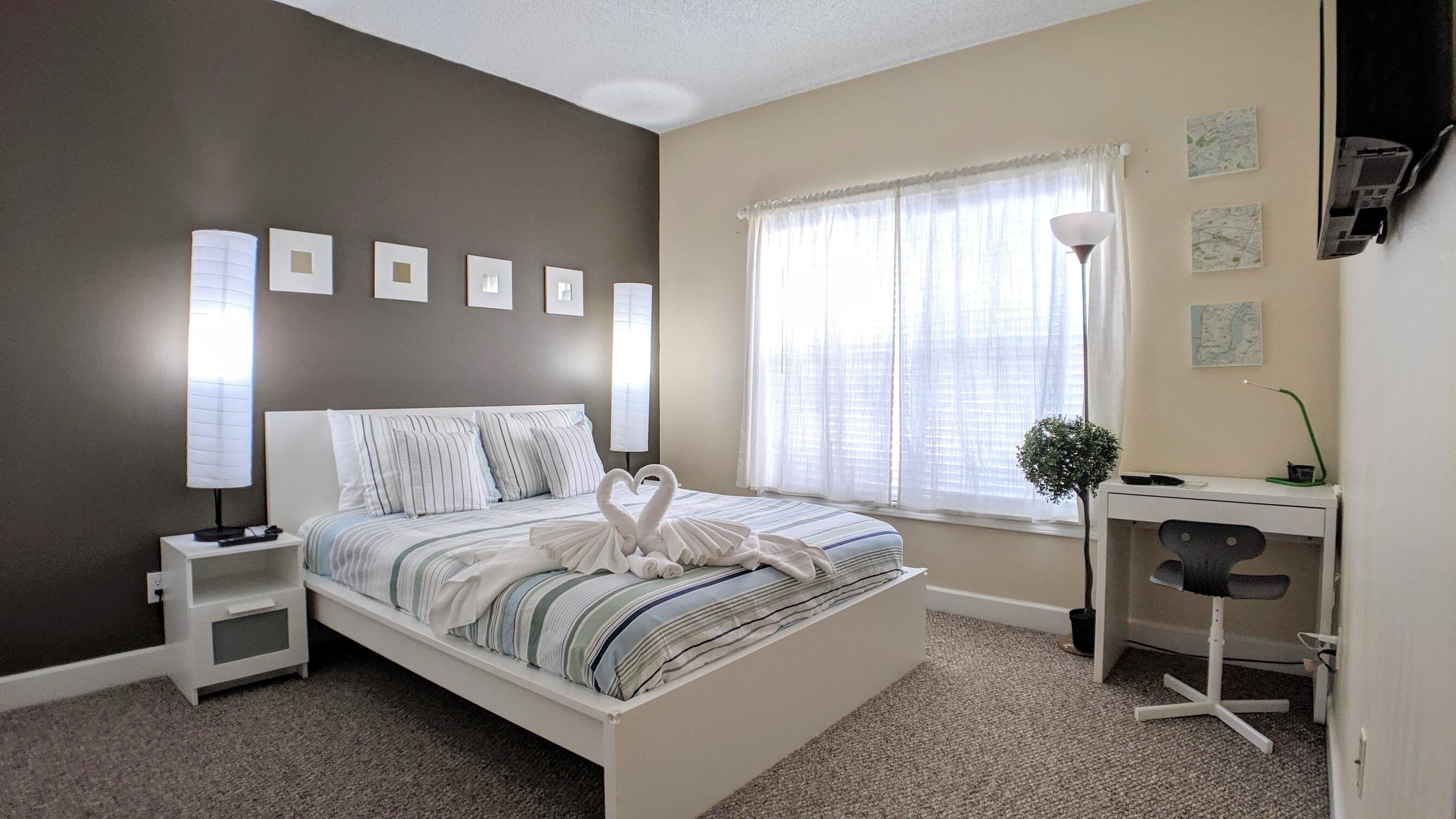 2 Schlafzimmer, Zimmersafe, Schreibtisch, Bügeleisen/Bügelbrett