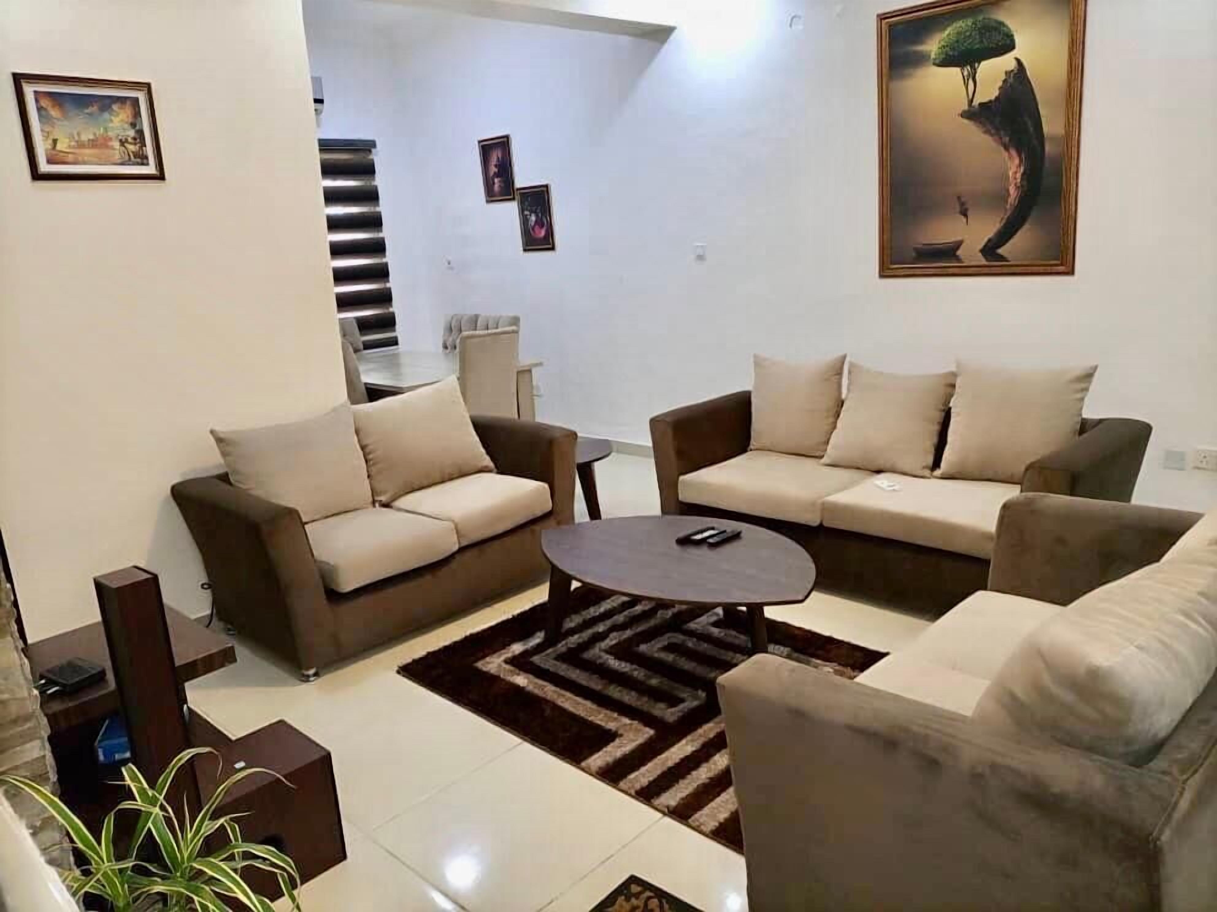 Apartamento superluxo, 4 quartos, para não fumantes, vista para a cidade | Sala de estar | TV LED 40 polegadas com canais a cabo, TV