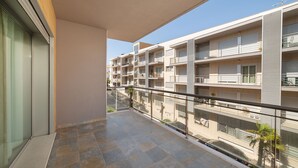 A balcony with a view of a multi-story residential building. - Baia Residence 2 - Prata By SCH (São Martinho do Porto)