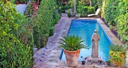 Casa Flores Bed & Breakfast
