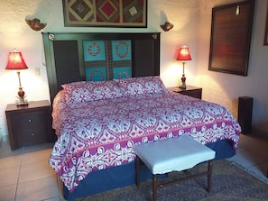 Decoración personalizada, muebles diferentes y ropa de cama