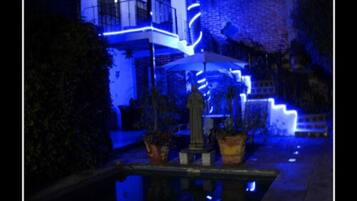 住宿正面 (夜晚)