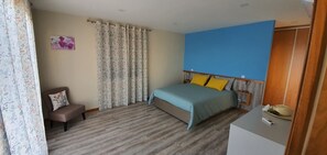 2 室のベッドルーム、アイロン / アイロン台、WiFi、ベッドシーツ