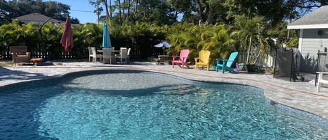Piscina a l'aire lliure i piscina climatitzada