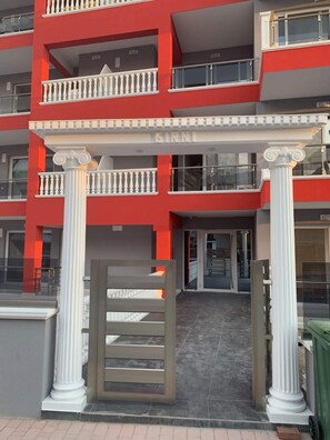 Exterior detail - M & M RED LUXURY (Paralia)
